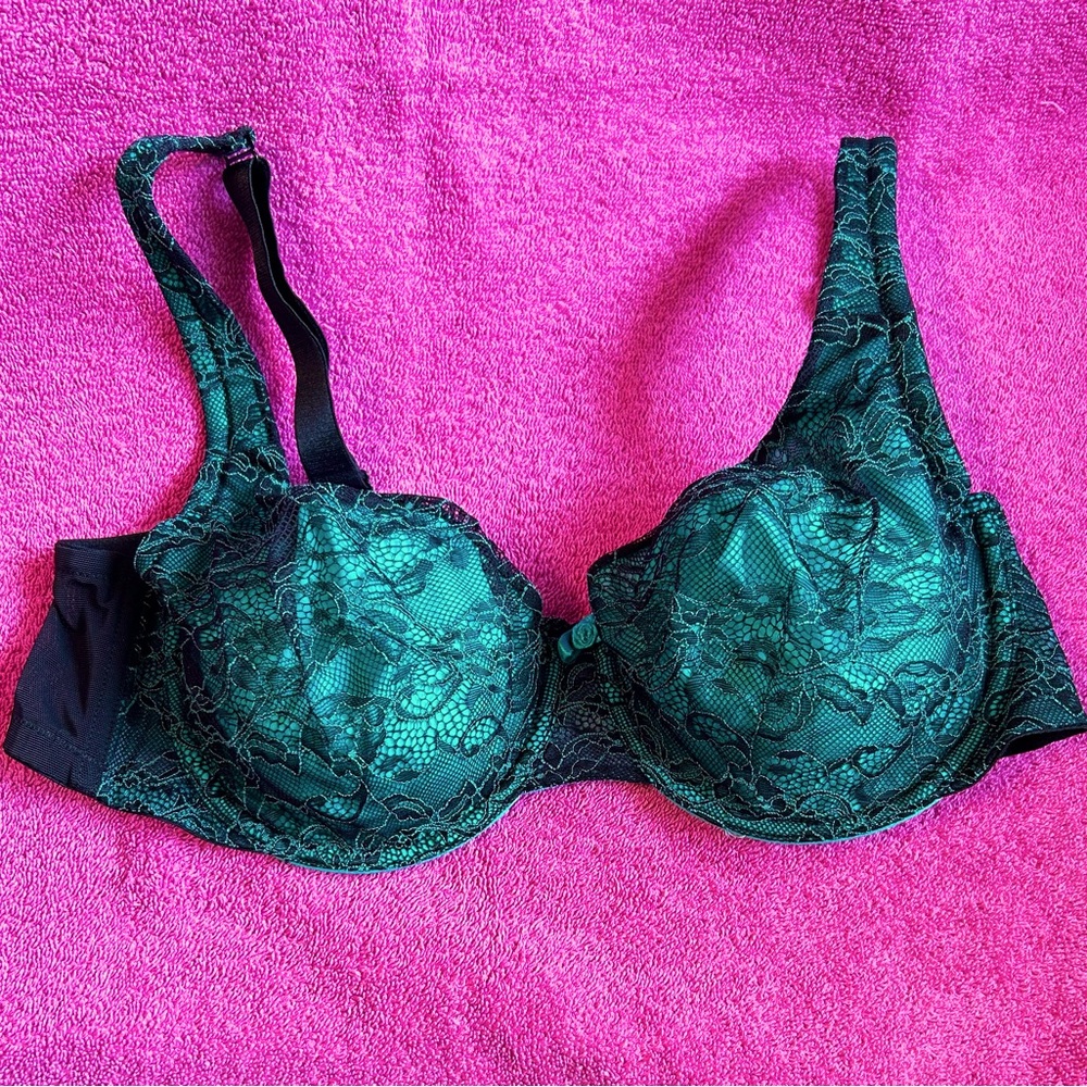 Black Lace Over Emerald Green Unpadded Cups Underwire Bra by Intimates. NWOT.